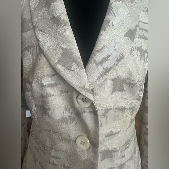 Armani Collezioni Cream and Gray Classic Blazer Size 6 - Picture 8 of 11